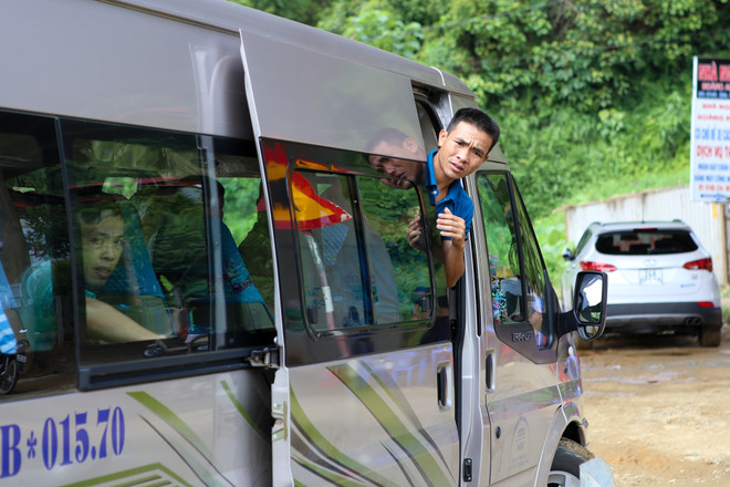 Hàng ngàn phương tiện ì ạch "bò" qua quốc lộ 4D lên Sapa ảnh 8