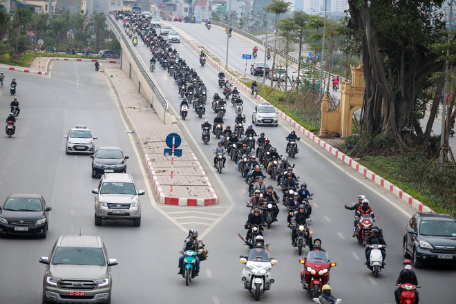 Dàn xe phân khối lớn diễu hành trước đêm nhạc tưởng nhớ Trần Lập ảnh 1