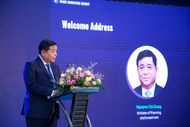 Bộ trưởng Bộ Kế hoạch và Đầu tư Nguyễn Chí Dũng tại Diễn đàn. (Ảnh: Minh Sơn/Vietnam+) Hà Nội sẽ tạo điều kiện hấp dẫn cho các start-up trên thế giới ảnh 3
