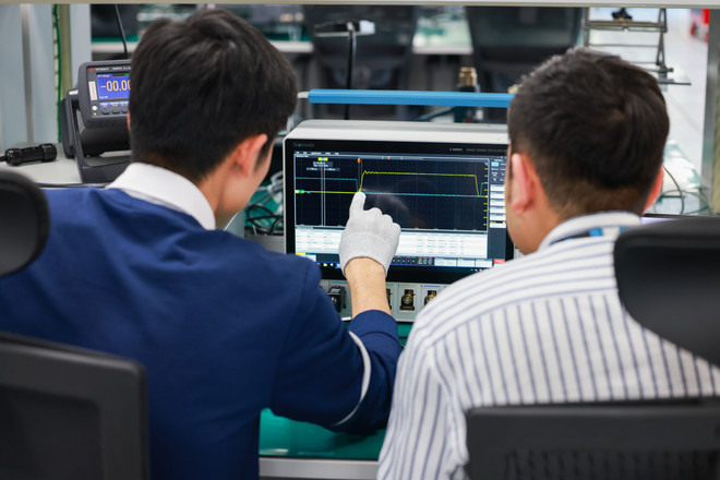 Ảnh minh hoạ. (Ảnh: Samsung Việt Nam) Các kỹ sư làm việc và nghiên cứu tại Trung tâm Nghiên cứu và Phát triển Samsung Việt Nam(4).jpg