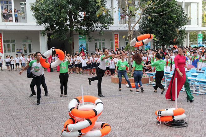 Học sinh Hà Nội hào hứng tìm hiểu kỹ năng phòng chống đuối nước ảnh 8