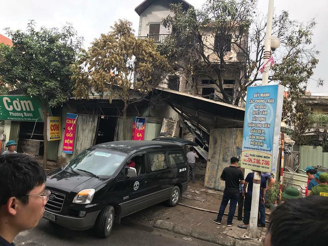 Hiện trường đám cháy dữ dội dưới chân cầu Vĩnh Tuy làm 1 người tử vong ảnh 9