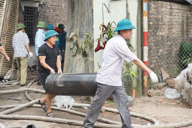 Hiện trường đám cháy dữ dội dưới chân cầu Vĩnh Tuy làm 1 người tử vong ảnh 7