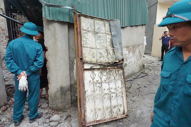 Hiện trường đám cháy dữ dội dưới chân cầu Vĩnh Tuy làm 1 người tử vong ảnh 4