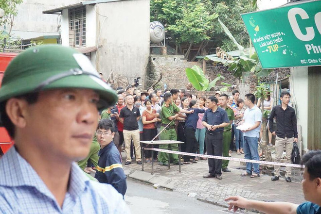 Hiện trường đám cháy dữ dội dưới chân cầu Vĩnh Tuy làm 1 người tử vong ảnh 5