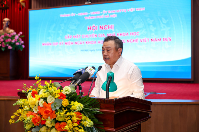 Chủ tịch Uỷ ban Nhân dân thành phố Hà Nội Trần Sĩ Thanh phát biểu tại sự kiện. (Ảnh: Minh Sơn/Vietnam+) vnp_nha khoa hoc ha noi1.jpg