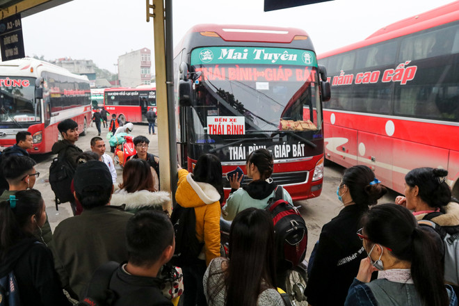 (Ảnh: Minh Sơn/Vietnam+) Bến xe cửa ngõ Thủ đô vắng vẻ trước ngày nghỉ Tết Dương lịch ảnh 9