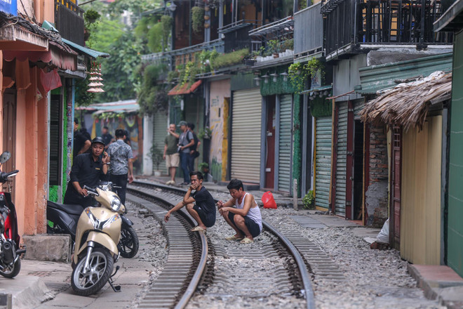 Hàng loạt càphê đường tàu Hà Nội bất ngờ bị phong tỏa ảnh 8