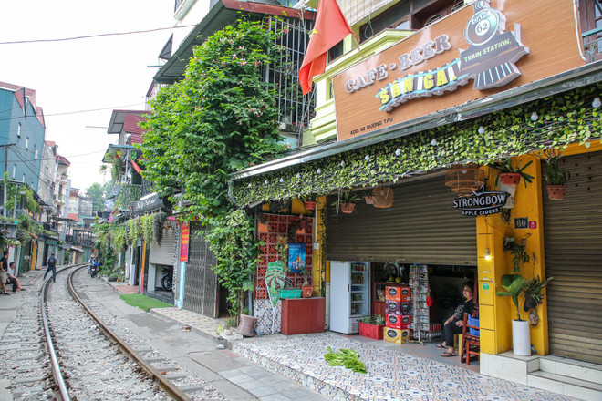 Hàng loạt càphê đường tàu Hà Nội bất ngờ bị phong tỏa ảnh 6