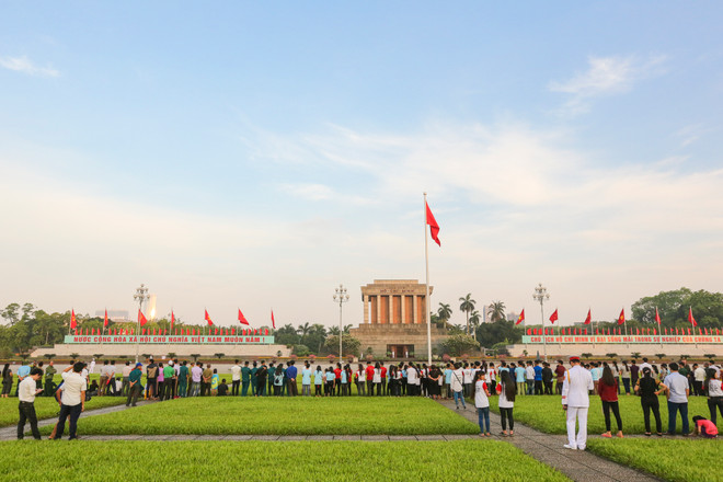 Lễ chào cờ tại Quảng trường Ba Đình trong ngày Sinh nhật Bác ảnh 4