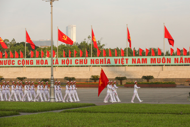 Lễ chào cờ tại Quảng trường Ba Đình trong ngày Sinh nhật Bác ảnh 5
