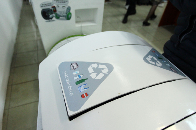 Hà Nội sắp có thùng rác thông minh có thể sạc được điện thoại di động ảnh 4