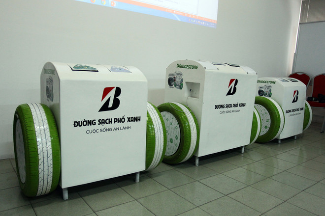 Hà Nội sắp có thùng rác thông minh có thể sạc được điện thoại di động ảnh 1