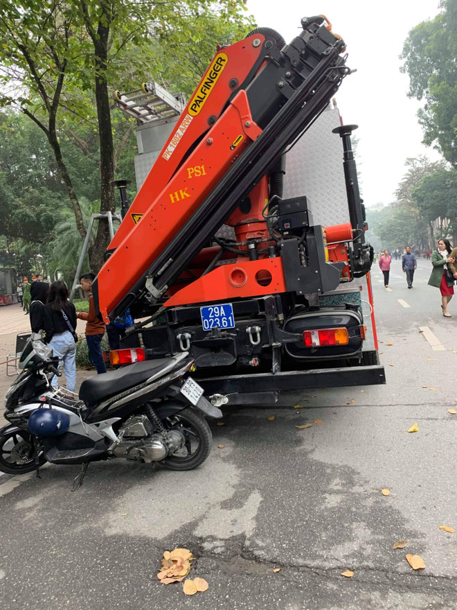 Hà Nội: Nam thanh niên đuối nước tại Hồ Hoàn Kiếm chưa rõ nguyên nhân ảnh 5