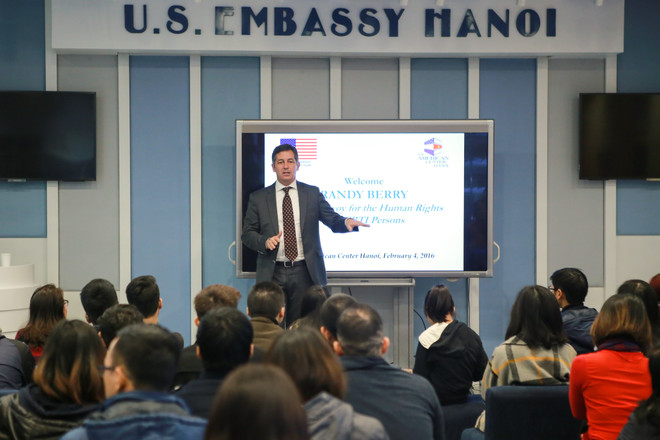 Việt-Mỹ chung tay giải quyết các vấn đề cộng đồng LGBT ảnh 1