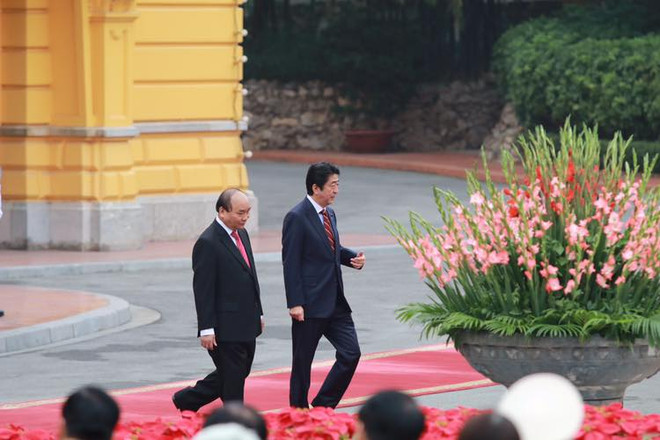 Thủ tướng Nguyễn Xuân Phúc và ông Abe có cuộc hội đàm chính thức ảnh 6