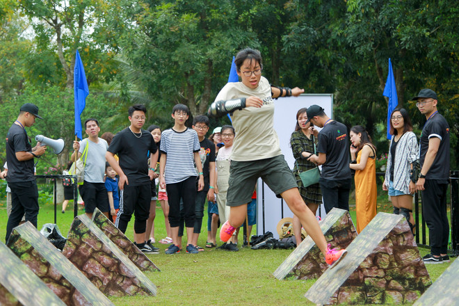 Giới trẻ Hà Nội thích thú khám phá game nhập vai thực tế ngoài trời ảnh 1