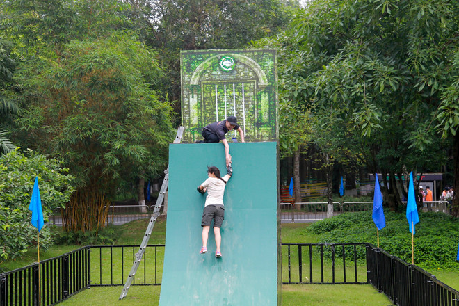 Giới trẻ Hà Nội thích thú khám phá game nhập vai thực tế ngoài trời ảnh 3