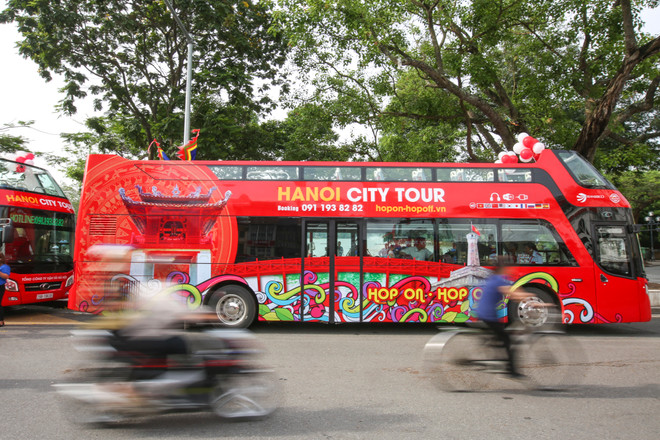 Toàn cảnh hành trình khám phá Hà Nội bằng xe buýt 2 tầng mui trần ảnh 6