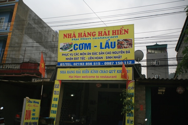Nhiều nhà hàng đã tranh thủ tăng giá khiến nhiều du khách ngán ngẩm. (Ảnh Minh Sơn/Vietnam+) Hà Giang: "Nở rộ" dịch vụ ăn theo mùa hoa tam giác mạch ảnh 3