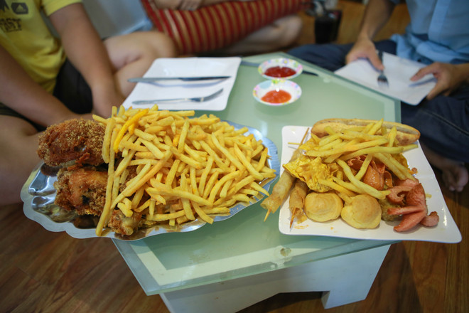 Giới trẻ Hà thành "ngán ngẩm" với thử thách ăn thịt gà rán ảnh 3