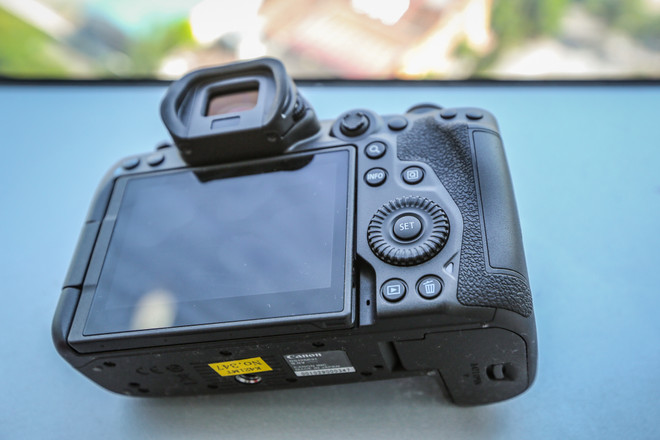 Cận cảnh EOS R5 - Mẫu máy ảnh mạnh nhất của Canon mới về Việt Nam ảnh 9