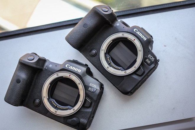 Cận cảnh EOS R5 - Mẫu máy ảnh mạnh nhất của Canon mới về Việt Nam ảnh 17