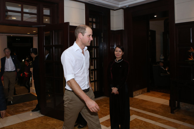 Hoàng tử William gặp gỡ 50 thanh niên, lãnh đạo trẻ Việt Nam ảnh 1
