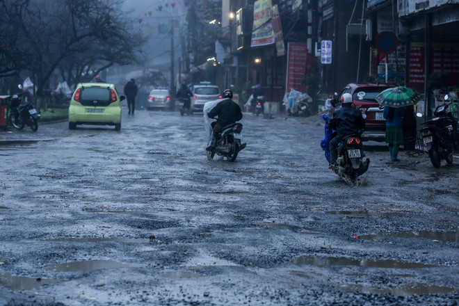Hình ảnh những 'con đường đau khổ' giữa 'thiên đường du lịch' Sapa ảnh 1