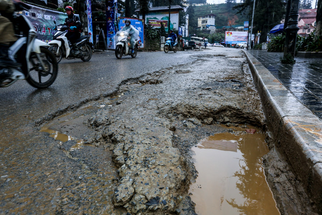 Hình ảnh những 'con đường đau khổ' giữa 'thiên đường du lịch' Sapa ảnh 3