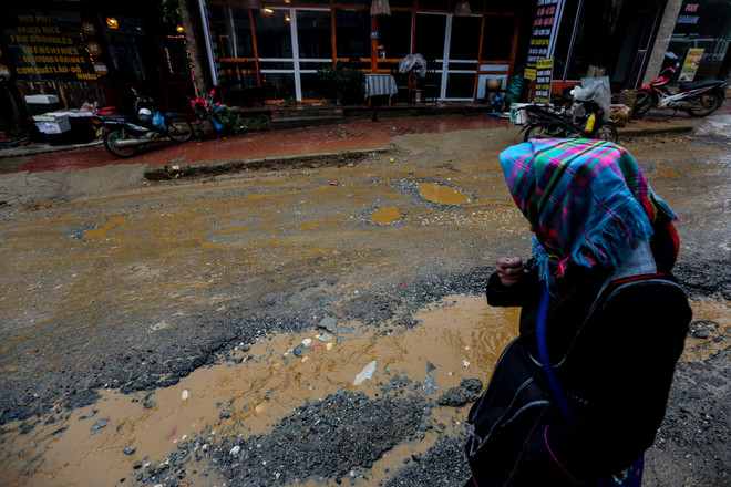 Hình ảnh những 'con đường đau khổ' giữa 'thiên đường du lịch' Sapa ảnh 17