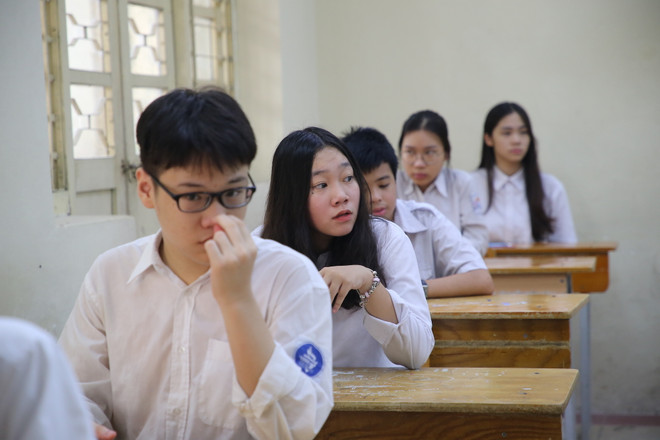 Hình ảnh các thí sinh Hà Nội bắt đầu bước vào kỳ thi lớp 10 ảnh 10