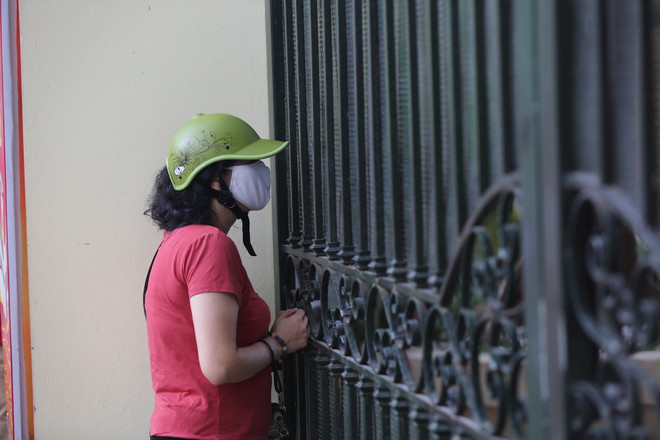 Hình ảnh các thí sinh Hà Nội bắt đầu bước vào kỳ thi lớp 10 ảnh 5