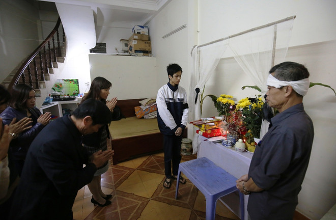 Miễn học phí cho con trai nạn nhân bị Camry đâm tử vong ở Hà Nội ảnh 1