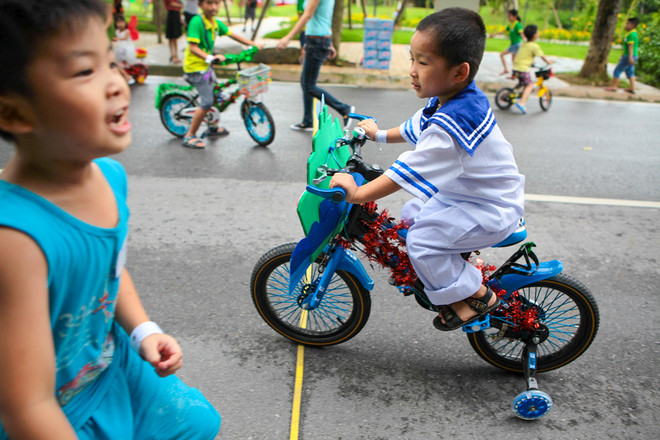 Hàng trăm thiếu nhi diễu hành bằng xe đạp tự chế dịp Trung thu ảnh 6