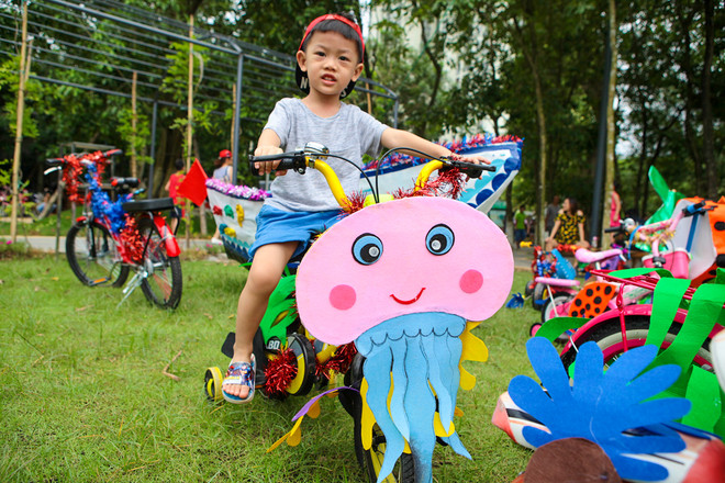 Hàng trăm thiếu nhi diễu hành bằng xe đạp tự chế dịp Trung thu ảnh 9
