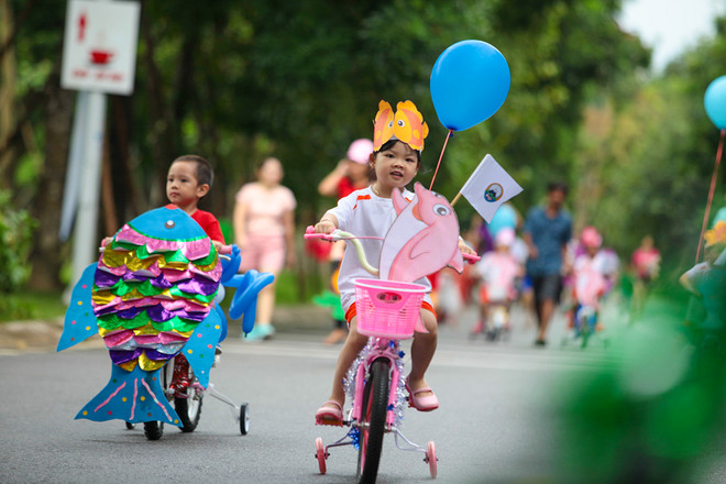 Hàng trăm thiếu nhi diễu hành bằng xe đạp tự chế dịp Trung thu ảnh 5