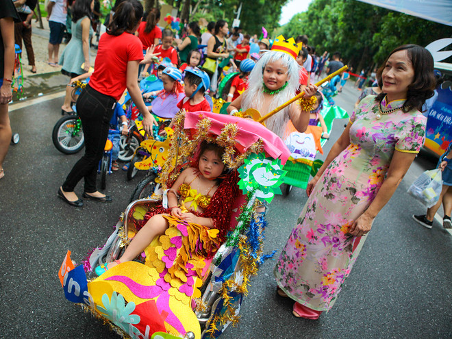 Hàng trăm thiếu nhi diễu hành bằng xe đạp tự chế dịp Trung thu ảnh 3