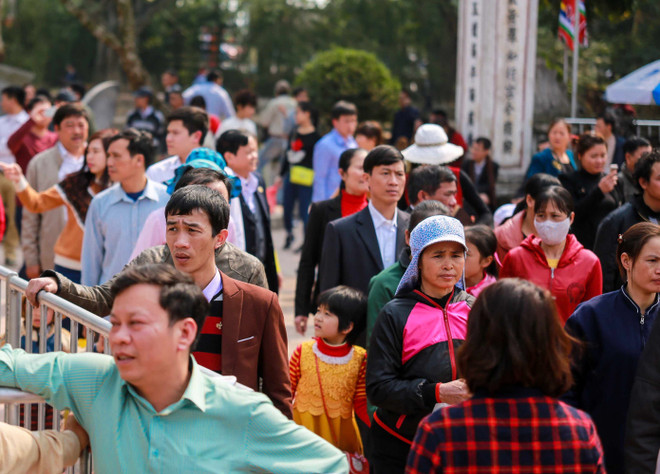 Du khách ùn ùn đổ về, Đền Trần Nam Định "nóng” trước giờ khai ấn ảnh 2