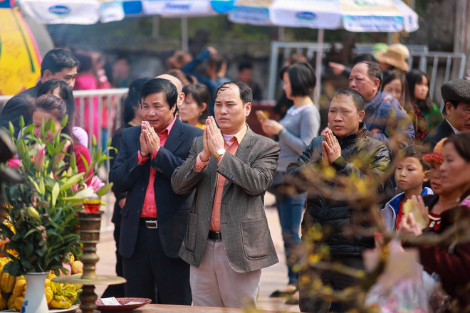 Du khách ùn ùn đổ về, Đền Trần Nam Định "nóng” trước giờ khai ấn ảnh 10