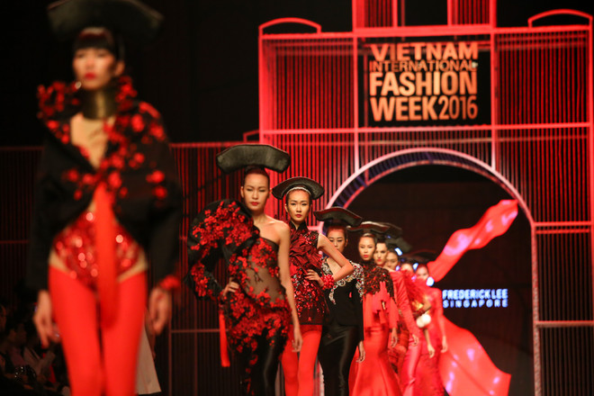 Chiêm ngưỡng bộ sưu tập nhuốm màu sắc cung đình của Frederick Lee ảnh 23