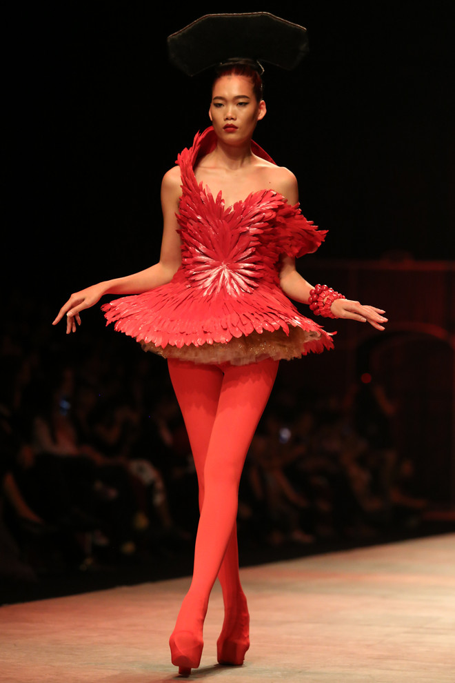 Chiêm ngưỡng bộ sưu tập nhuốm màu sắc cung đình của Frederick Lee ảnh 12