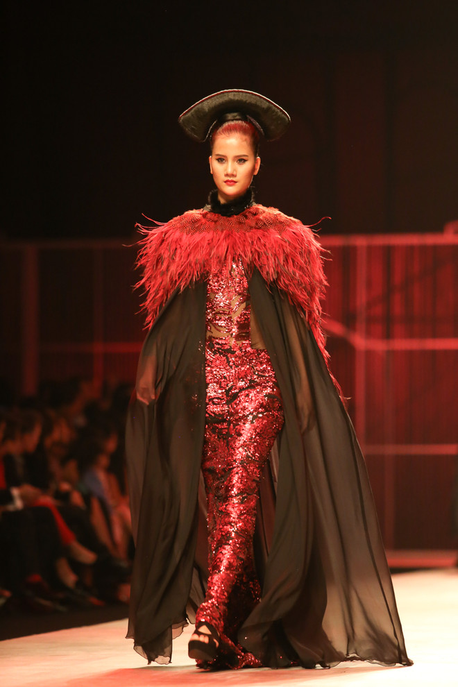 Chiêm ngưỡng bộ sưu tập nhuốm màu sắc cung đình của Frederick Lee ảnh 5