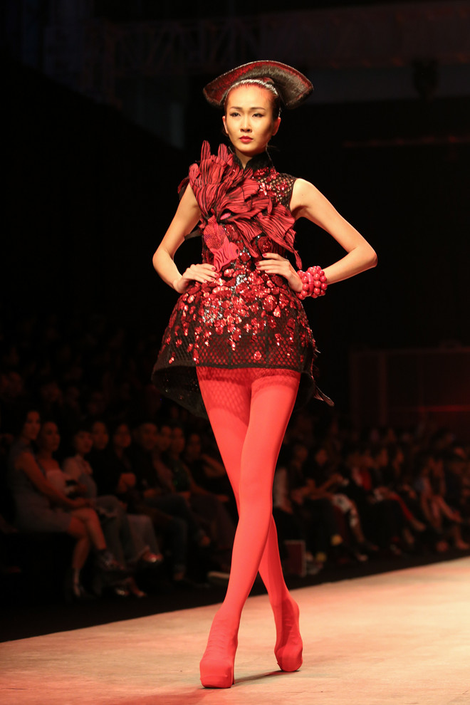 Chiêm ngưỡng bộ sưu tập nhuốm màu sắc cung đình của Frederick Lee ảnh 3