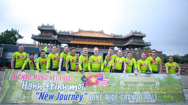 Đại sứ Mỹ đã về đích trong chuyến đạp xe xuyên Việt dài 840km ảnh 3