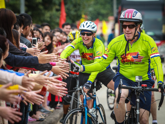 Đại sứ Mỹ đã về đích trong chuyến đạp xe xuyên Việt dài 840km ảnh 2