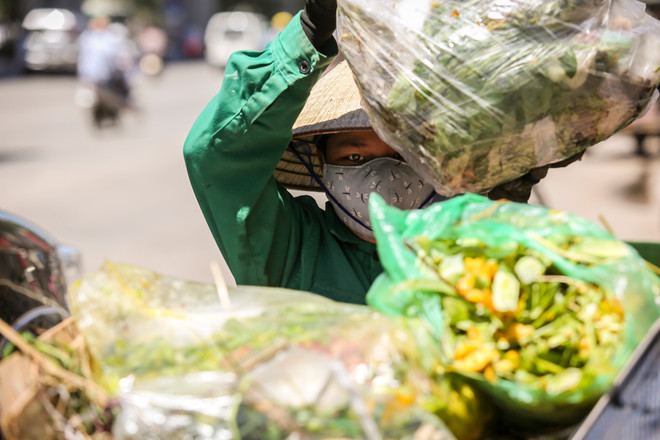[Photo] Người lao động ở Thủ đô vật vã dưới nắng nóng 45 độ ảnh 10