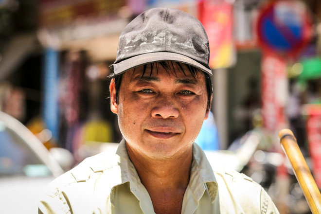 [Photo] Người lao động ở Thủ đô vật vã dưới nắng nóng 45 độ ảnh 17