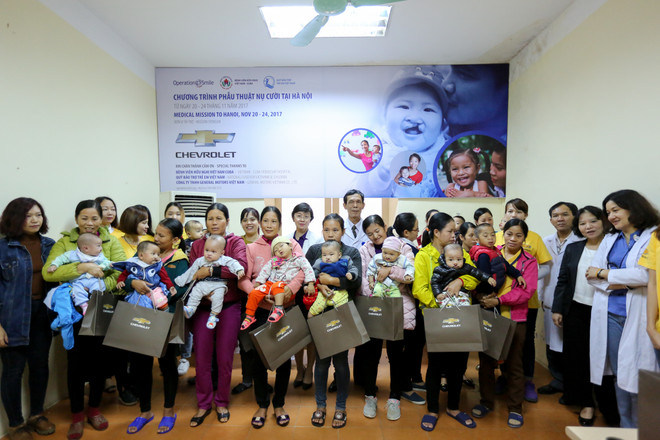 Phẫu thuật miễn phí cho hơn 50 trẻ em bị dị tật hở môi-hàm ếch ảnh 2