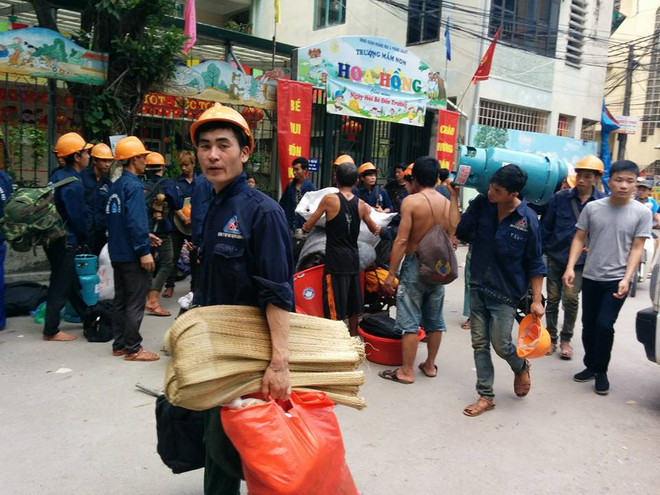 [Photo] Hiện trường kinh hoàng vụ cháy lán trại công nhân ở Hoàng Mai ảnh 24